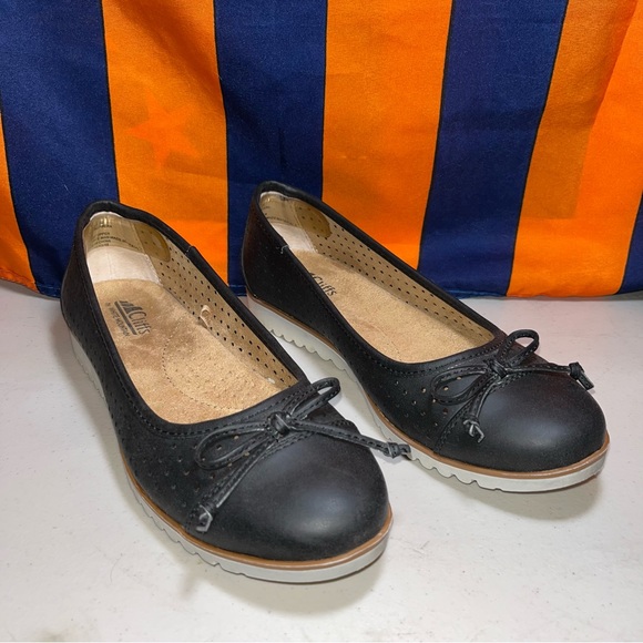 Women's Cliffs by White Mountain Shera Black Perforated Ballet Flats Shoes 7.5M - Picture 1 of 11